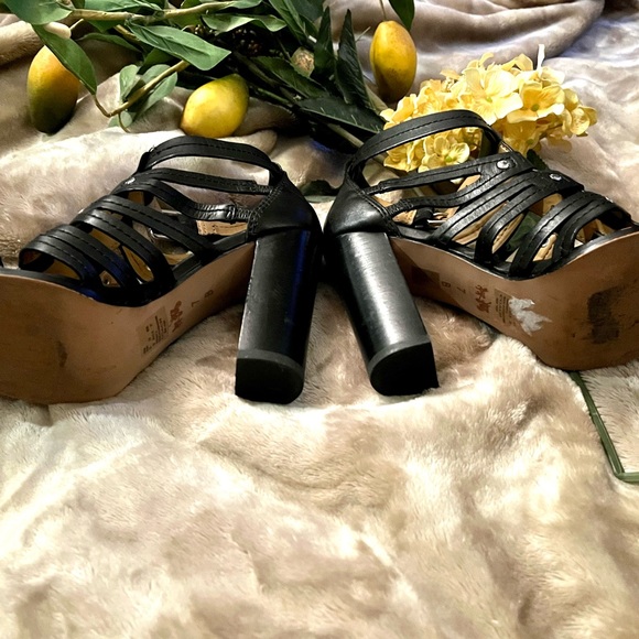 ❤️Sold ❤️COACH stacked heels❤️ - Picture 15 of 16